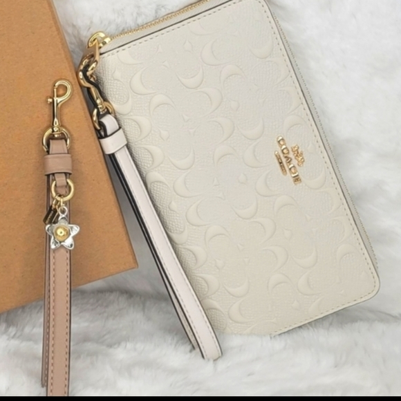 Sold Out a - Picture 11 of 15